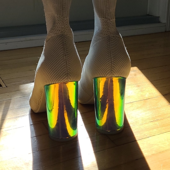 Holographic booties - Picture 3 of 5